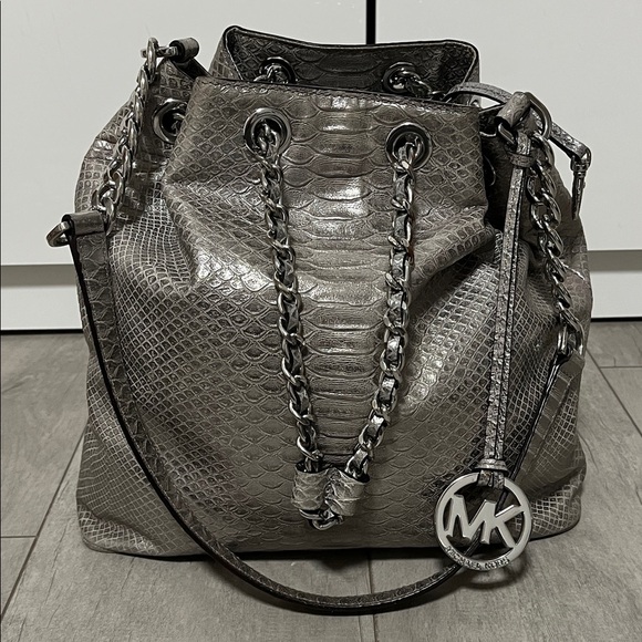 HOSTPICK🩶 Michael Kors Frankie Metallic Silver Leather Snake Print Messenger Bag - Picture 4 of 13